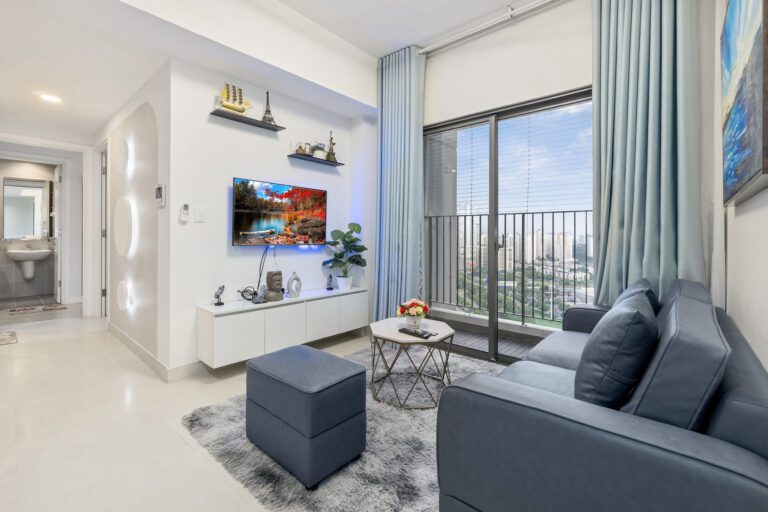 Tuyển Dụng PES Studio — Chụp Ảnh, Hậu Kỳ, Content, Sale 3 Phòng khách căn hộ Masteri Thảo Điền với sofa xanh navy, dự án PES Studio