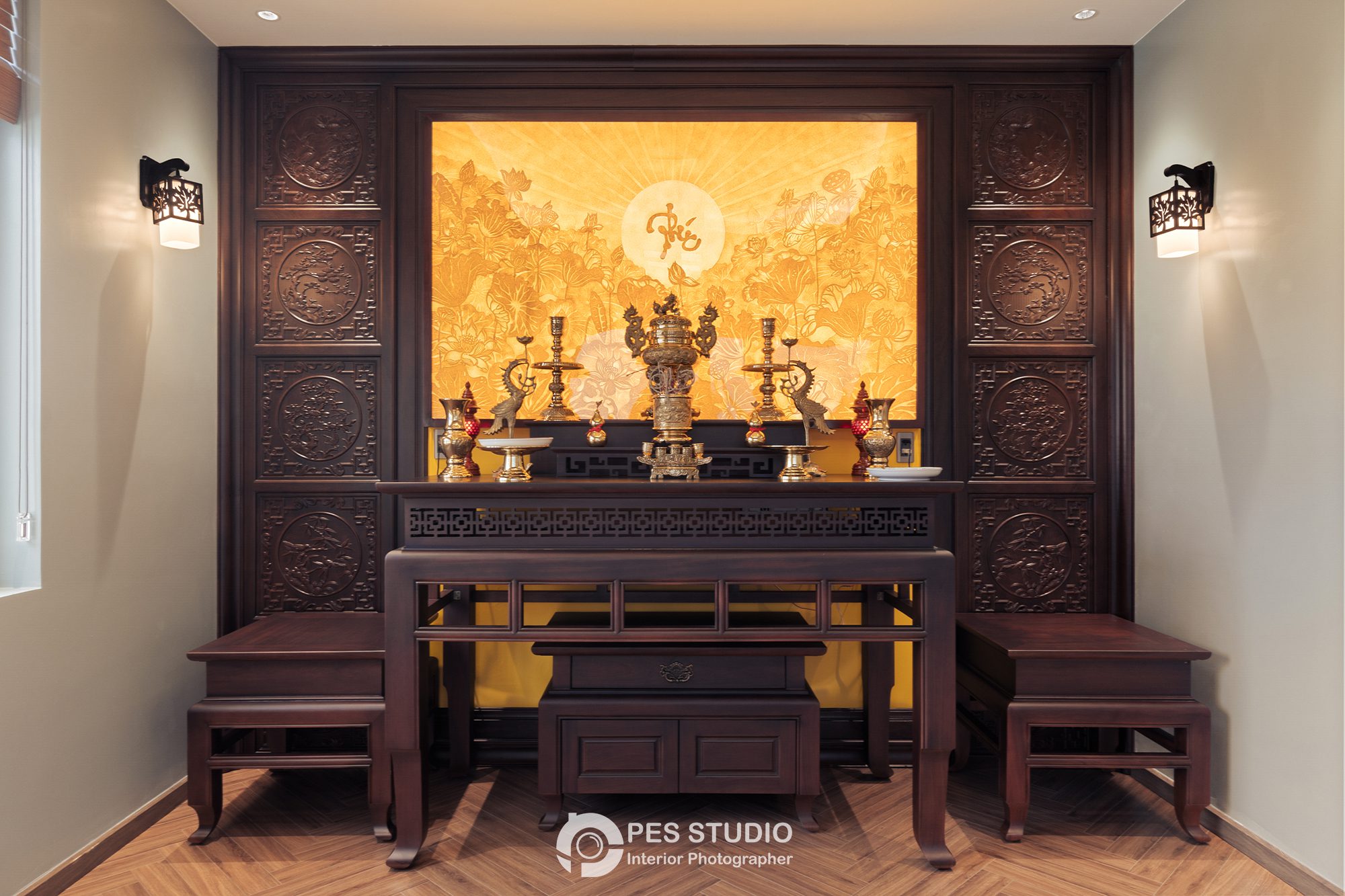 Bàn thờ và tượng thờ trong phòng thờ biệt thự Bình Dương
