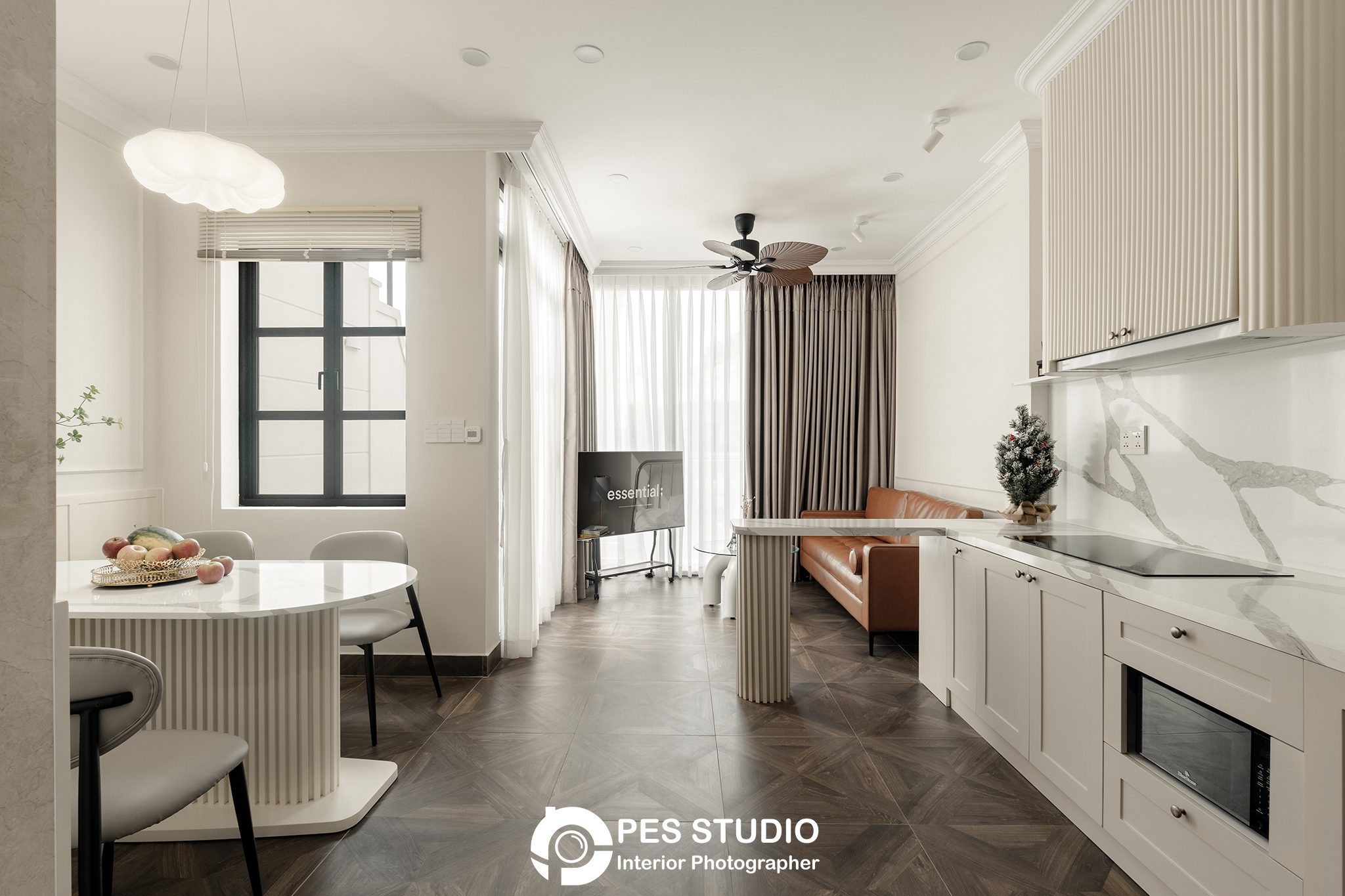 Chụp Ảnh Villa & Nhà Phố — Portfolio Dự Án Thực Tế | PES Studio 8 Bếp nhà phố CityLand Gò Vấp với đảo bếp và hệ tủ trắng
