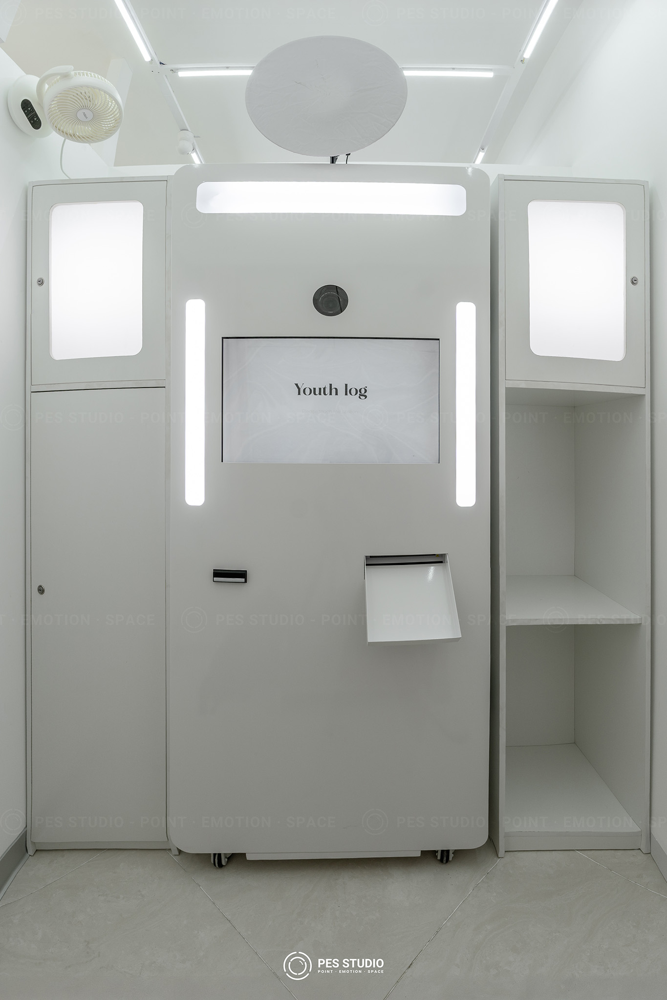 Kiosk thanh toán tự động Youth Log với màn hình cảm ứng