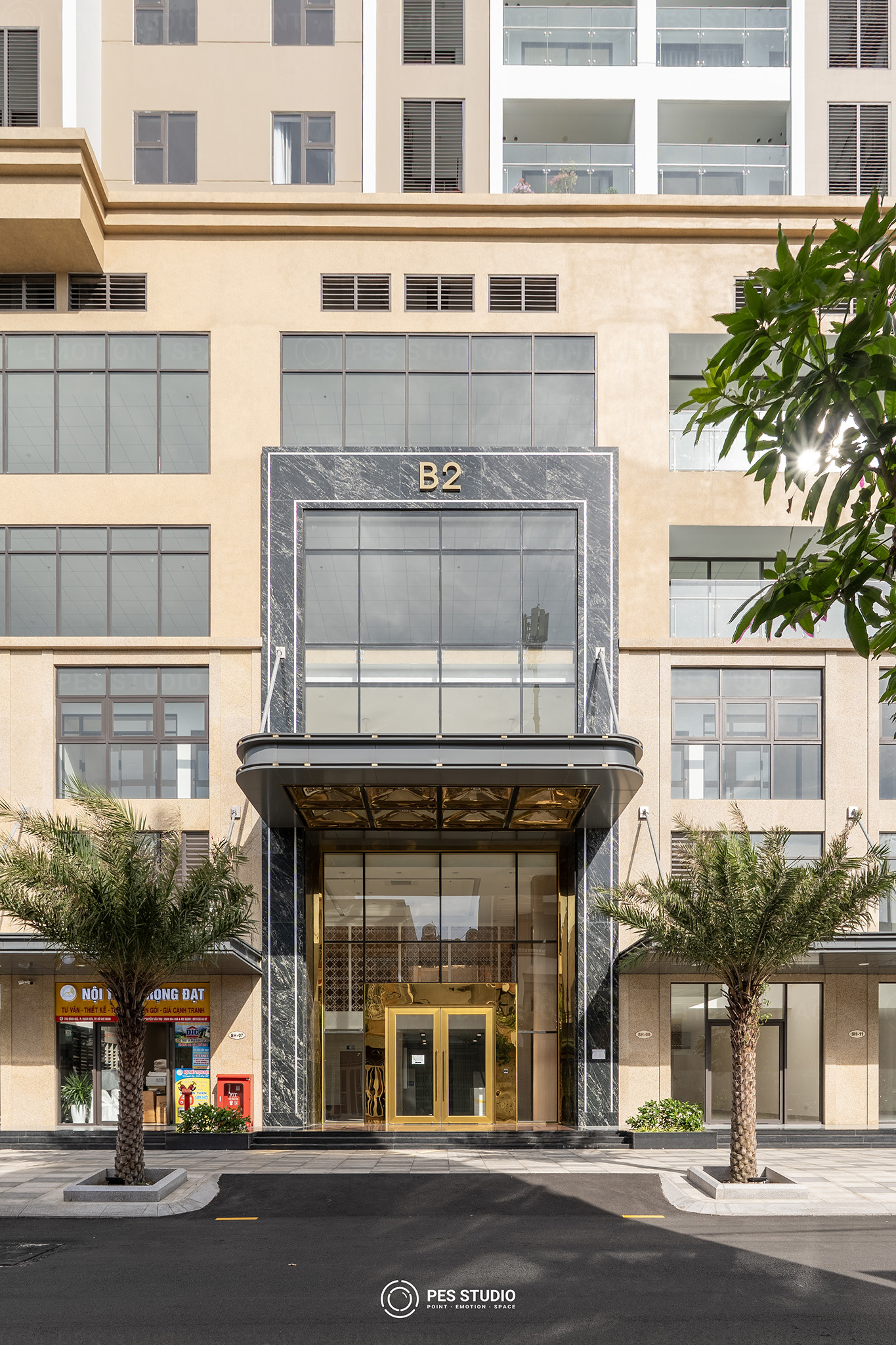 Mặt tiền toà B2 chung cư CentrePoint Vũng Tàu nhìn từ vỉa hè buổi sáng