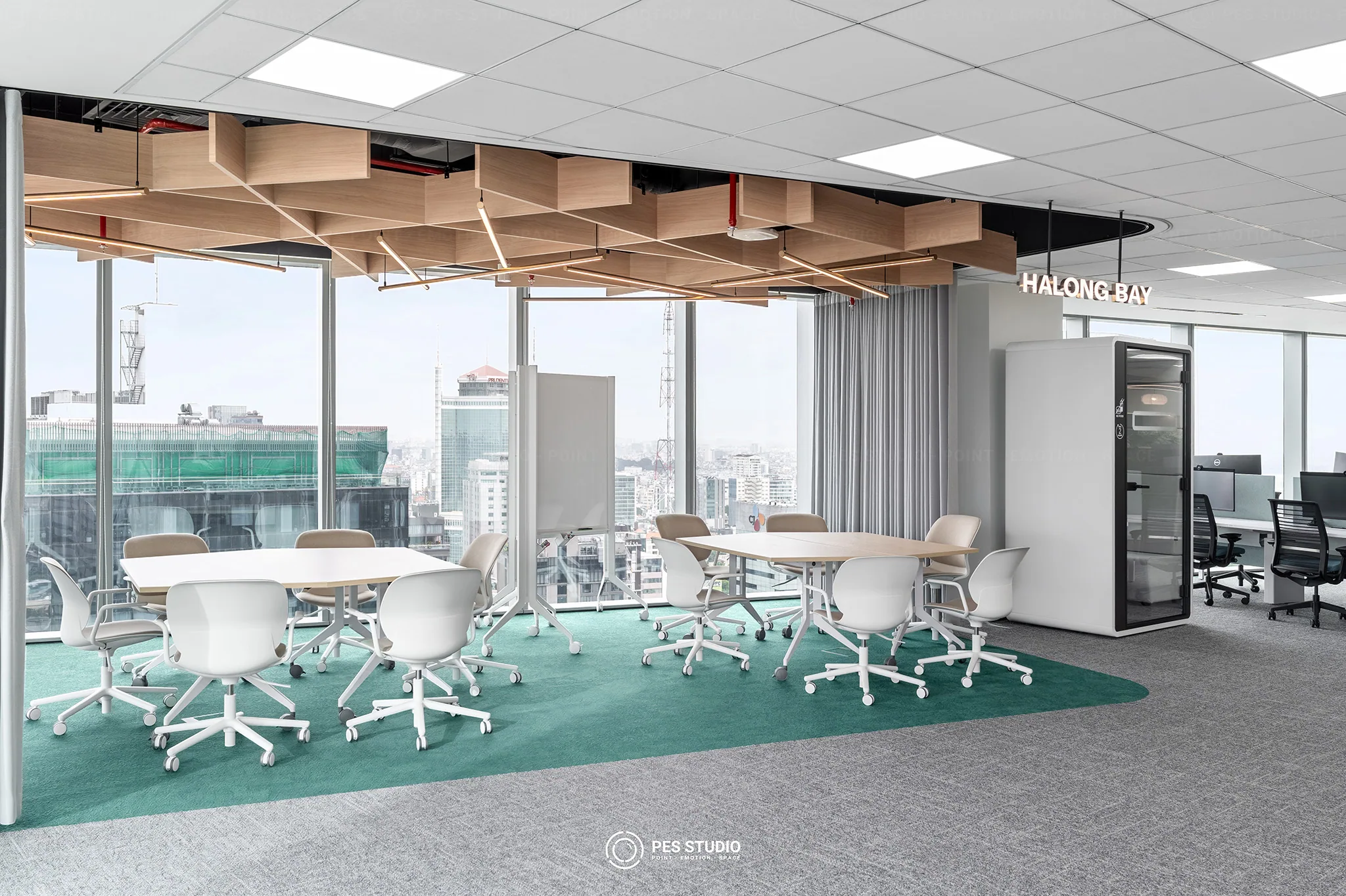 Chụp ảnh văn phòng SAP toà Nexus — khu Halong Bay dưới trần hộp gỗ và đèn ray, PES Studio